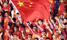 虎扑APP:足球报谈U16国足夺冠：进攻多点开花，防线短板造战术选择困境